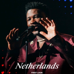 Claude draagt unieke handgeknoopte parelketting van Proud Pearls tijdens Songfestival