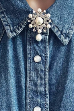 Proud Pearls Brooches Crystals & Pearls