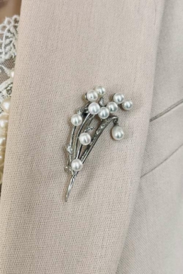 Proud Pearls Brooches Crystals & Pearls
