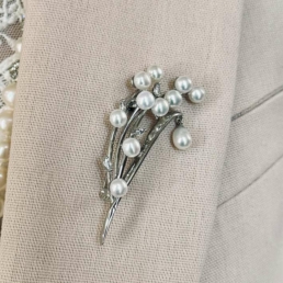 Proud Pearls Brooches Crystals & Pearls
