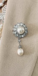 Proud Pearls Brooches Crystals & Pearls