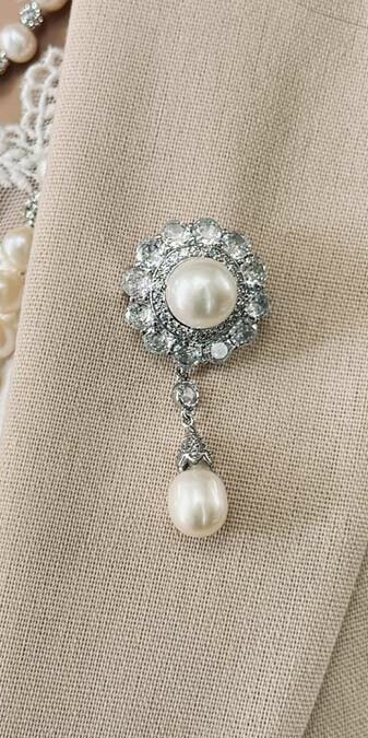 Proud Pearls Brooches Crystals & Pearls