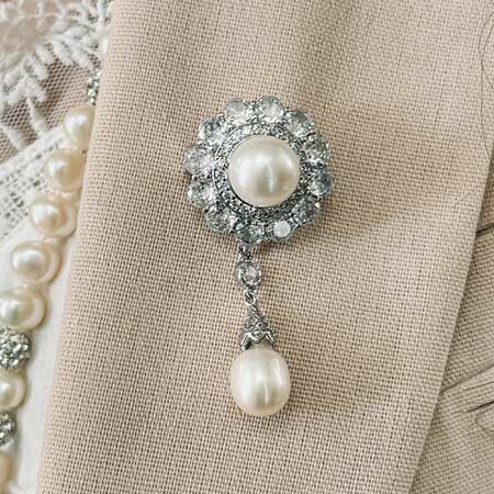 Proud Pearls Brooches Crystals & Pearls